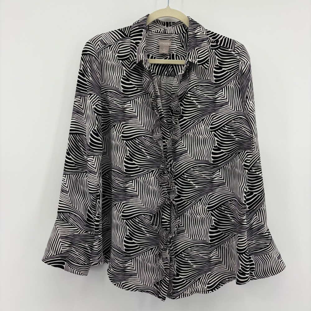 Chico's‎ Women's 8/10  Black White Button Down Top Ruffle Front Abstract Wave